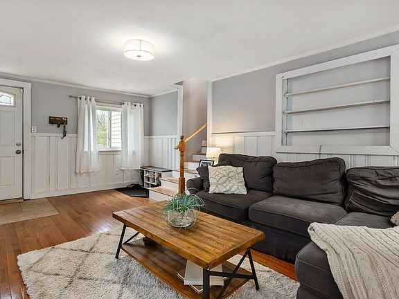 5th image of 574 W Lowell Ave