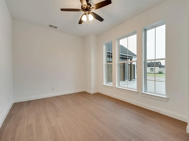 1203 Chapel Dr — Photo 22