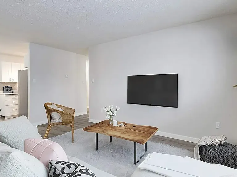 2291 Southview Dr SE #302 — Photo 5