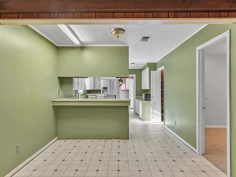 334 Fendler Pkwy — Photo 5