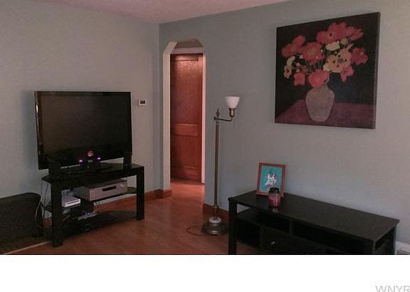 4th image of 56 W Woodside Ave