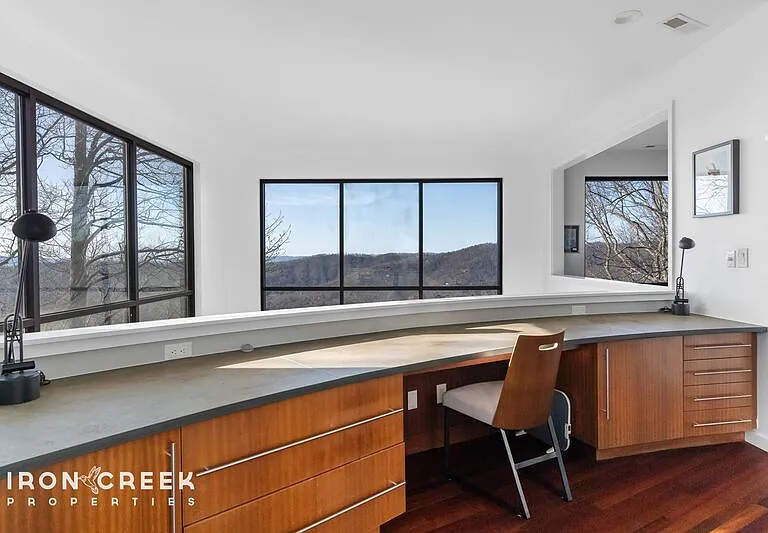 910 Rockhold Dr — Photo 12