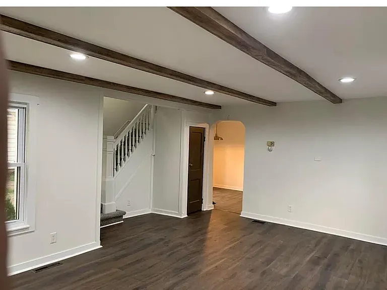 717 E Vine St — Photo 22