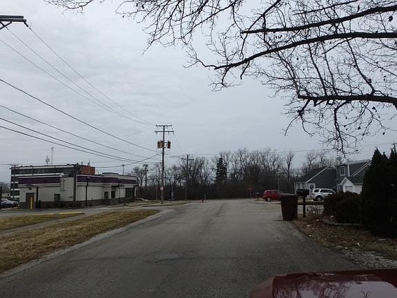 5th image of 15925 Lockwood Ave