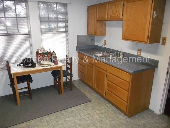 2nd image of 323 E Magnolia Ave