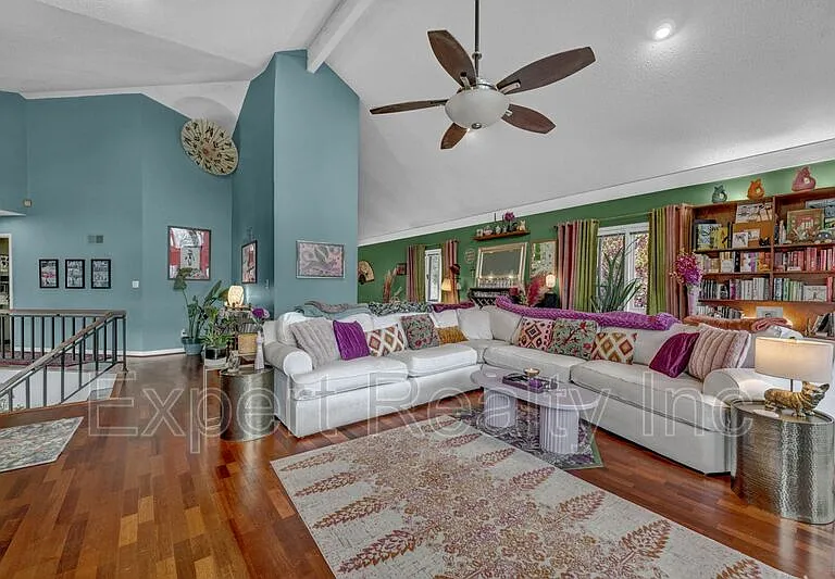 373 Laredo Dr — Photo 6