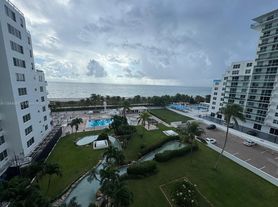 5005 Collins Ave
