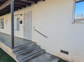 1360 E 20th St, Merced, CA