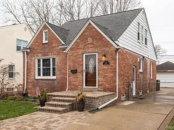 821 N Waverly St, Dearborn, MI 48128