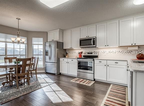 5th image of 1025 Chesterfield Dr