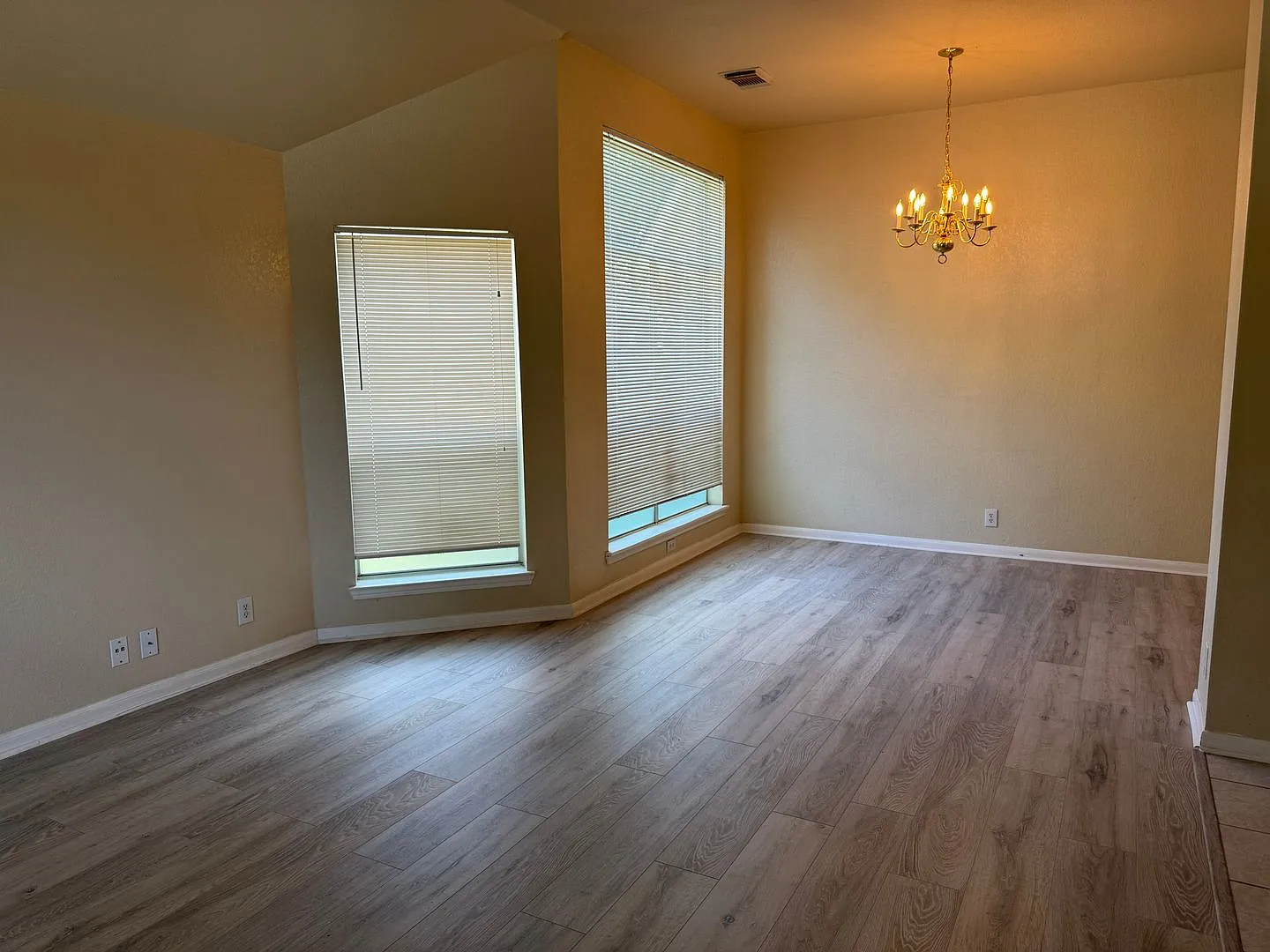 Welcome home to 2520 Crested Heights! — Photo 4