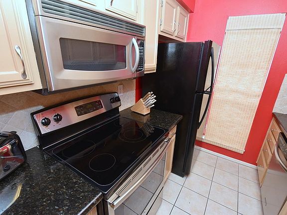 5th image of 1300 Fairview Ave #1