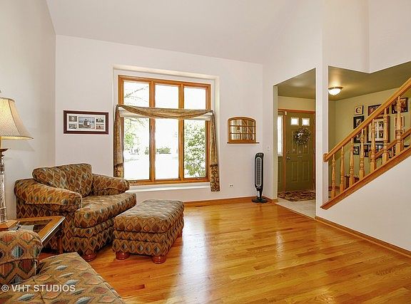 4th image of 1950 Cambridge Ln
