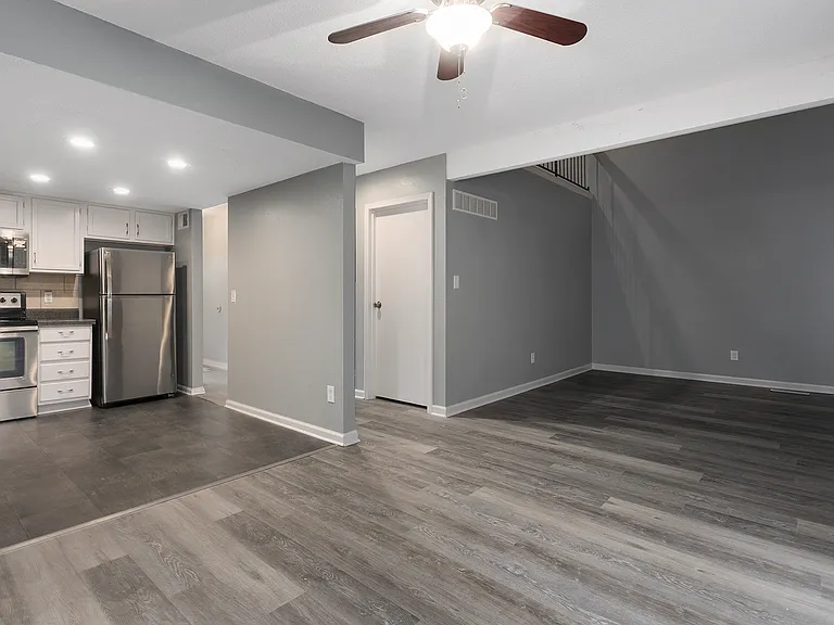 577 NW Valleybrook Rd — Photo 7