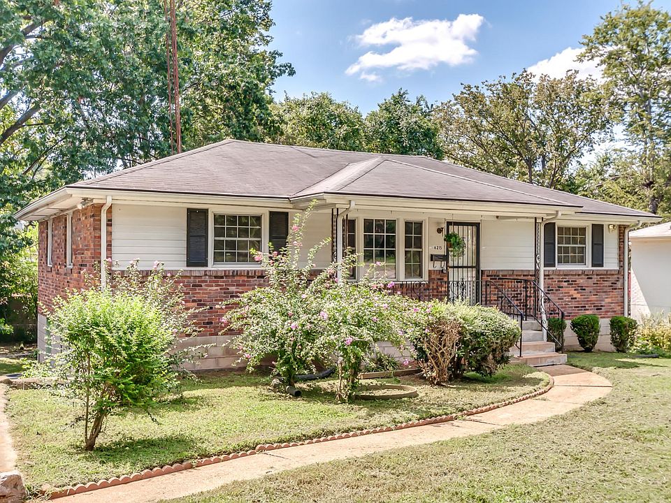Classic Charlotte Park ranch with basement living space and a fenced backyard!