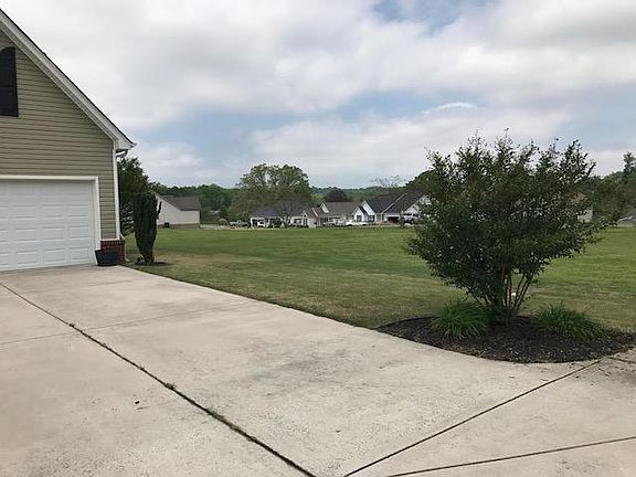 4th image of 393 Battle Bluff Dr