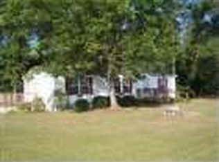 878 Herrings Chapel Rd, Burgaw, NC 28425