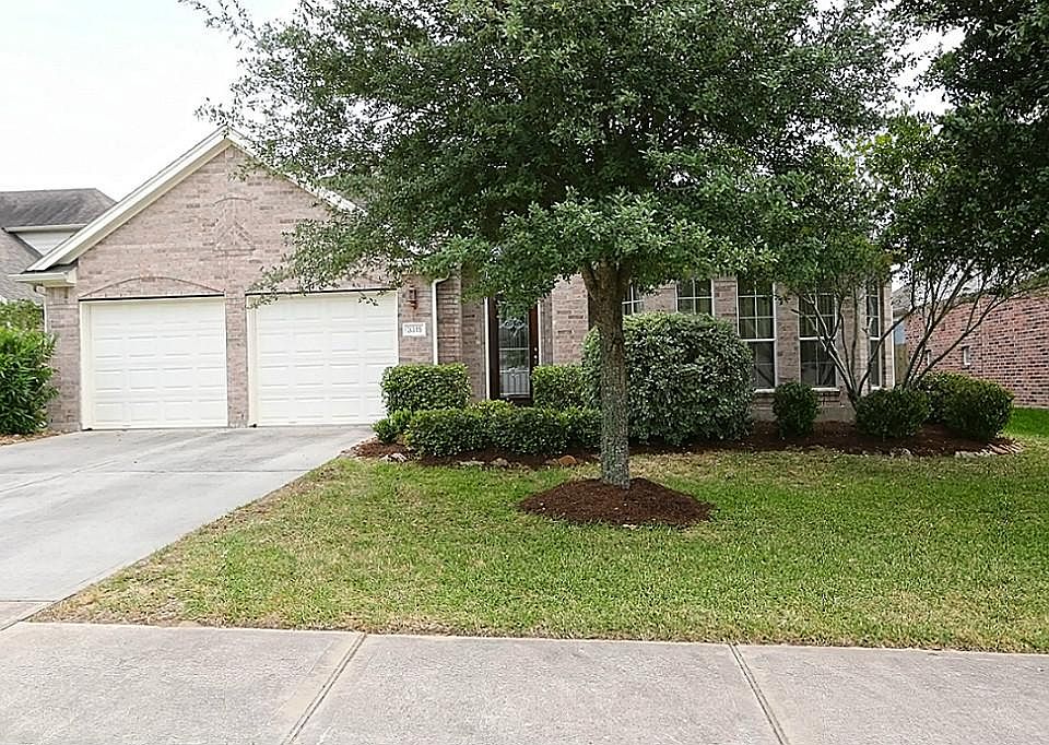 Beautiful front yard with oak trees and nice landscaping.