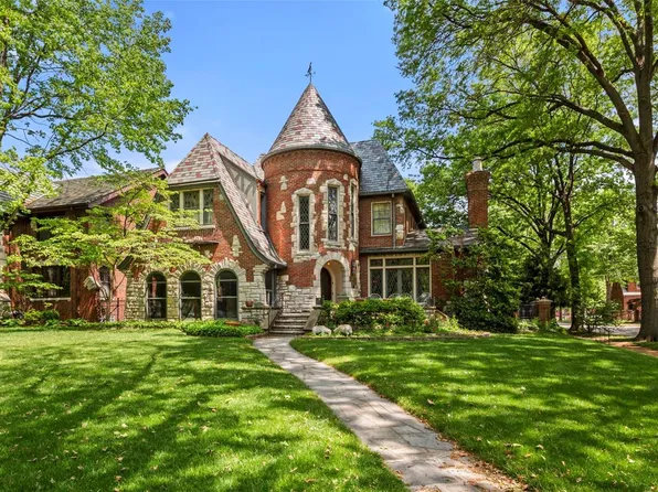 3903 Holly Hills Blvd, Saint Louis, MO 63116