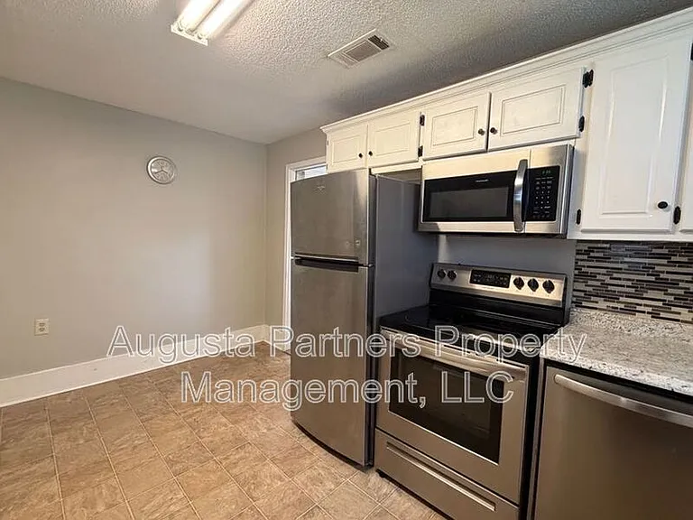717 Eve St — Photo 9