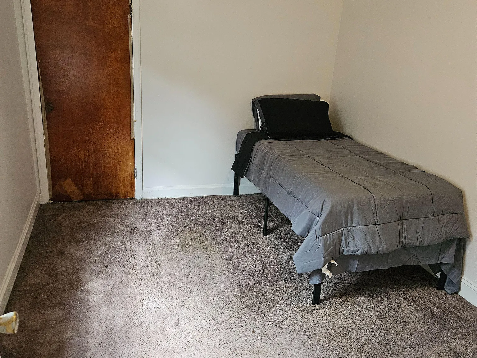 4 bed, 1.0 bath, 1550 sqft, $797 — Photo 1
