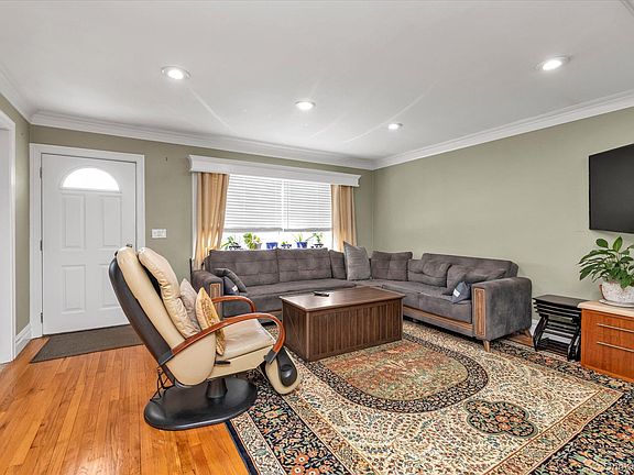 2nd image of 2463 Lindy Road