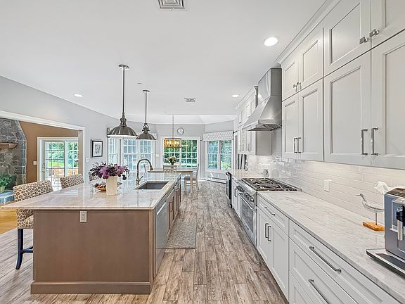 4th image of 97 Windkist Farm Rd