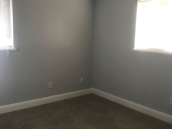 4th image of 502 Magnolia St
