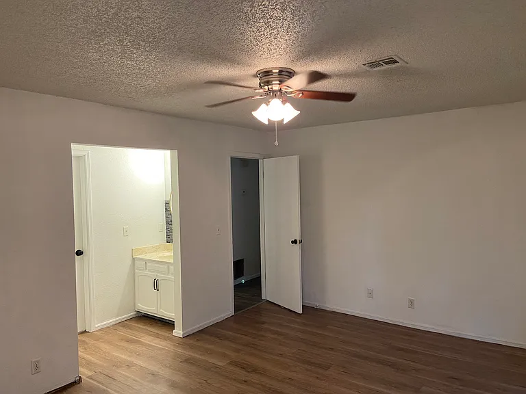 1530 E 67th Pl — Photo 13