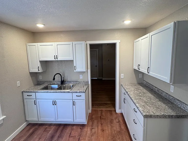 473 Mankato Ave — Photo 6