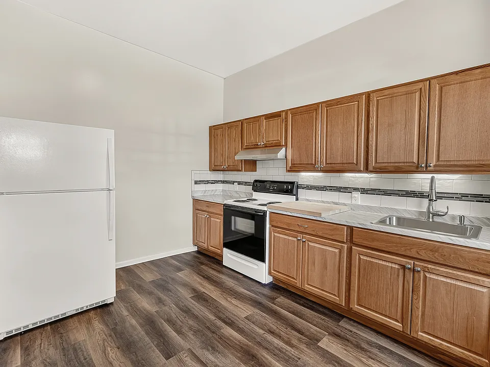 243 E 2nd St #1
