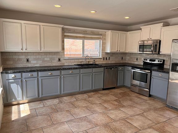 4th image of 1802 Grassland Dr