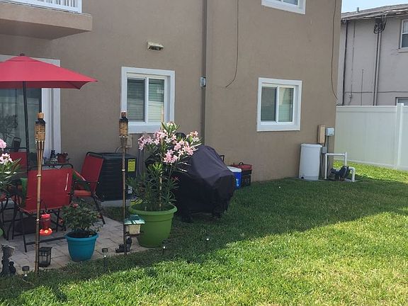 5th image of 2525 N Oleander Ave #101