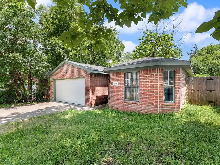 2526 Exeter Ave — Photo 1