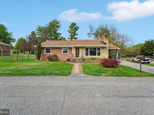 11910 Wesley Dr, Hagerstown, MD 21742