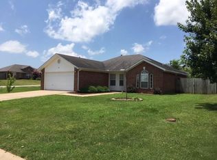 411 N Brookfield Dr, Centerton, AR 72719