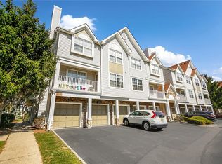 75 Inverness Dr, Edison, NJ 08820