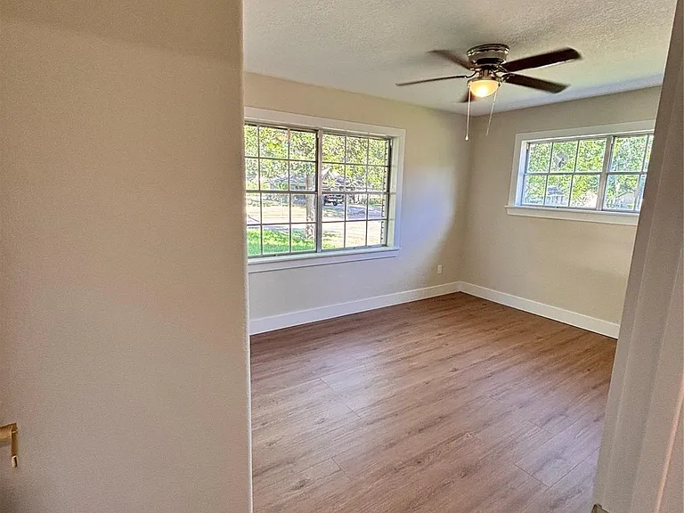 118 Clover St — Photo 18