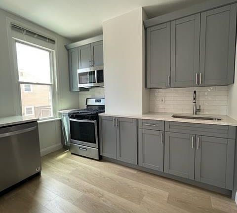 2nd image of 87 Stuyvesant Ave #B