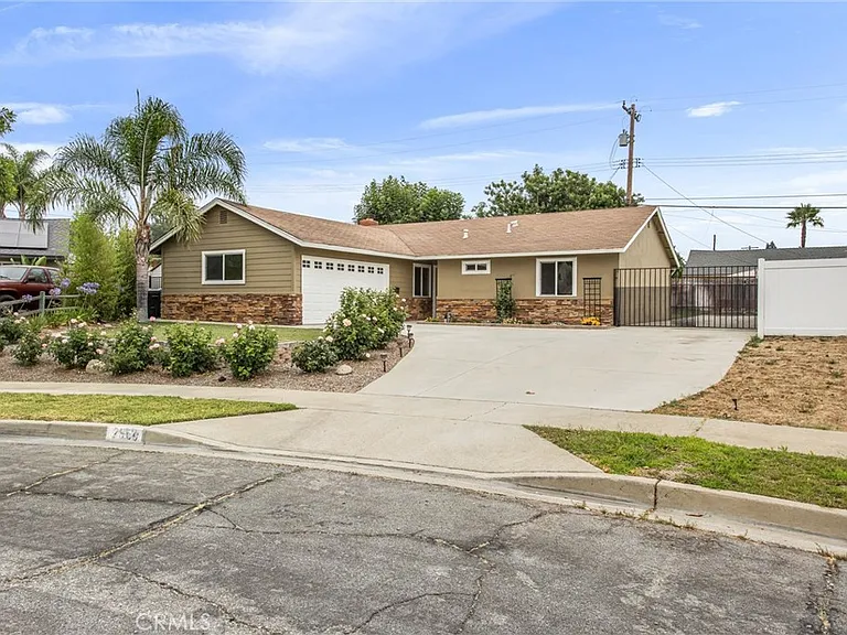 2960 Sterling St — Photo 1