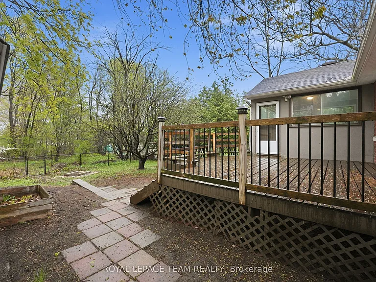 49 Crownhill St — Photo 32