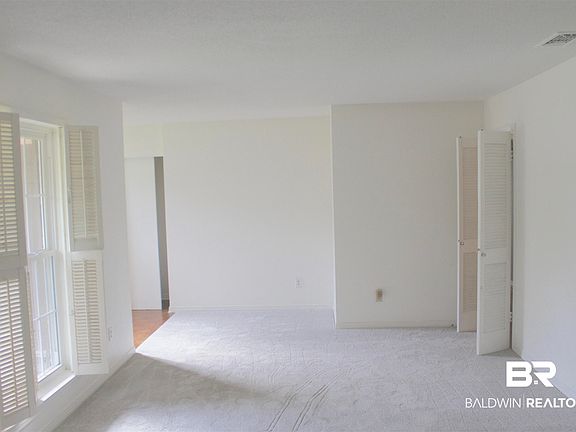 3rd image of 1548 Deerwood Dr S
