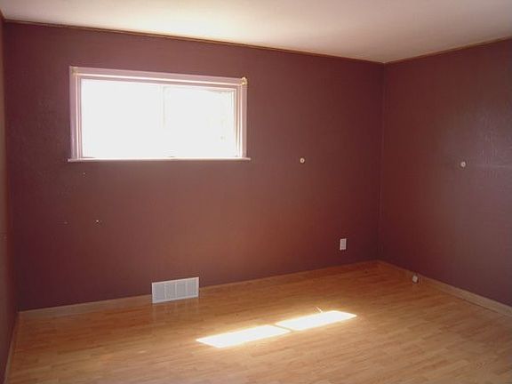 4th image of 323 E Garland Ave