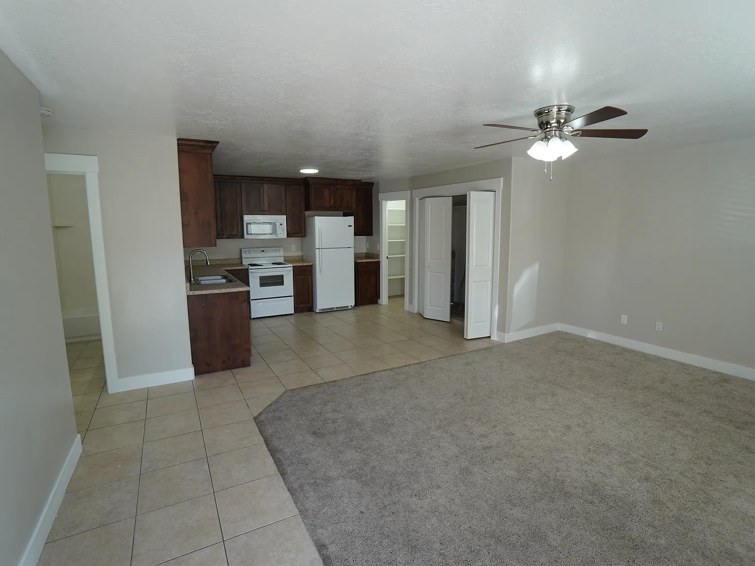 3 bed, 1.0 bath, 1092 sqft, $1,550 — Photo 2