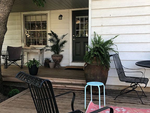 2nd image of 407 S Oak St
