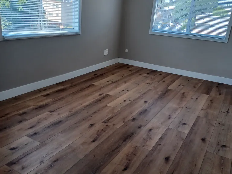 Roscoe Apartments — Photo 10