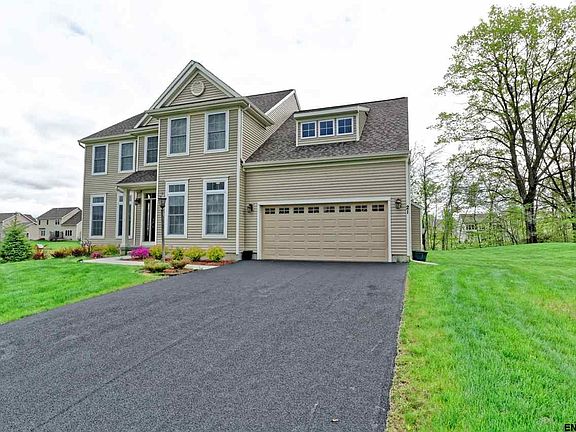 3rd image of 21 Sutton Dr