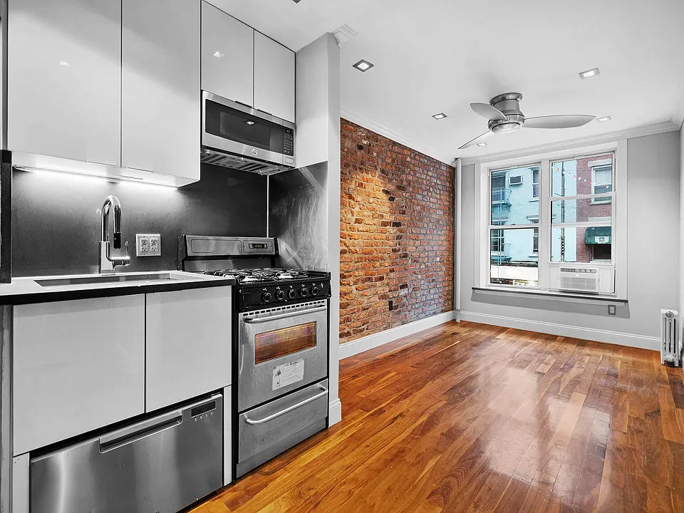120 Mulberry St #2