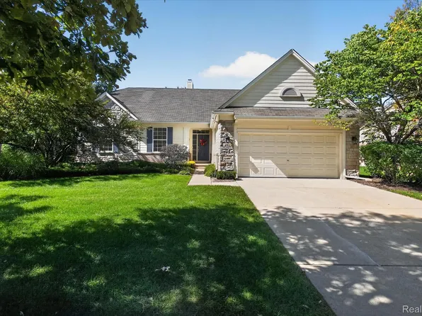8280 Brewster Ln, Canton, MI 48187