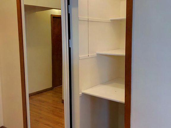 5th image of 1751 W Erie St #1R